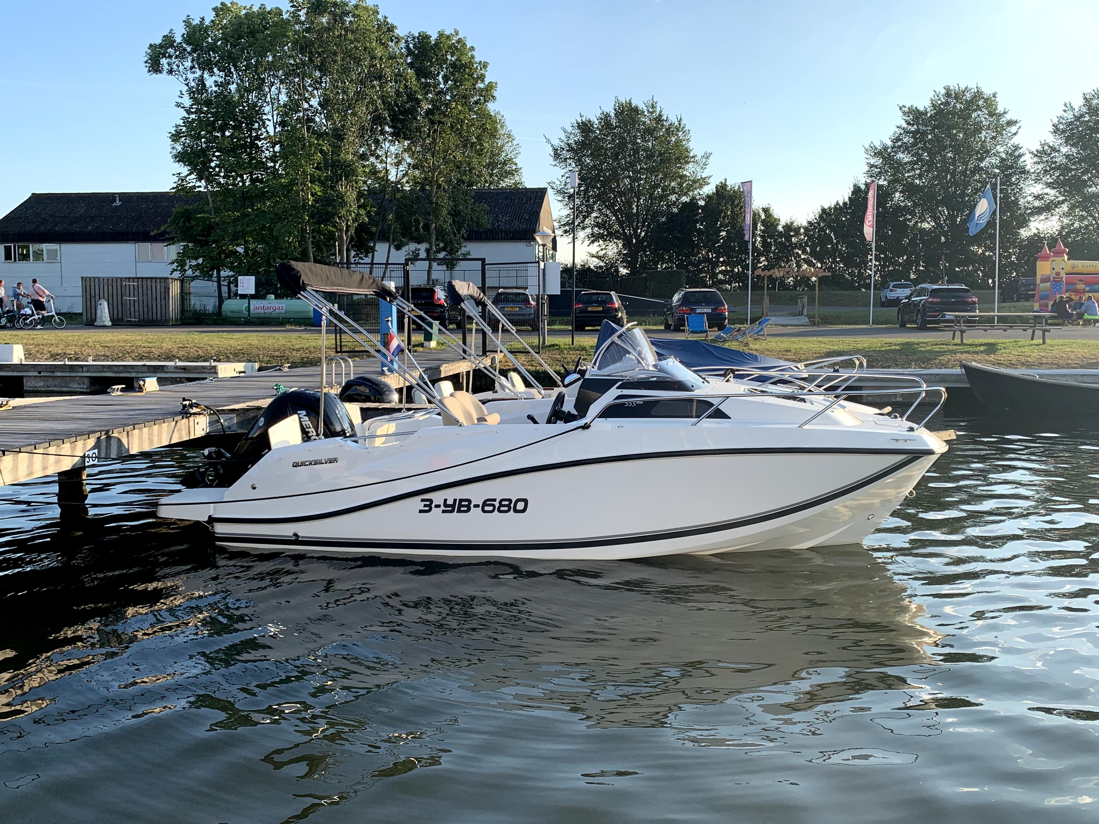 Quicksilver 555 Active Cabin met KALF 1800kg trailer - Afbeelding 1