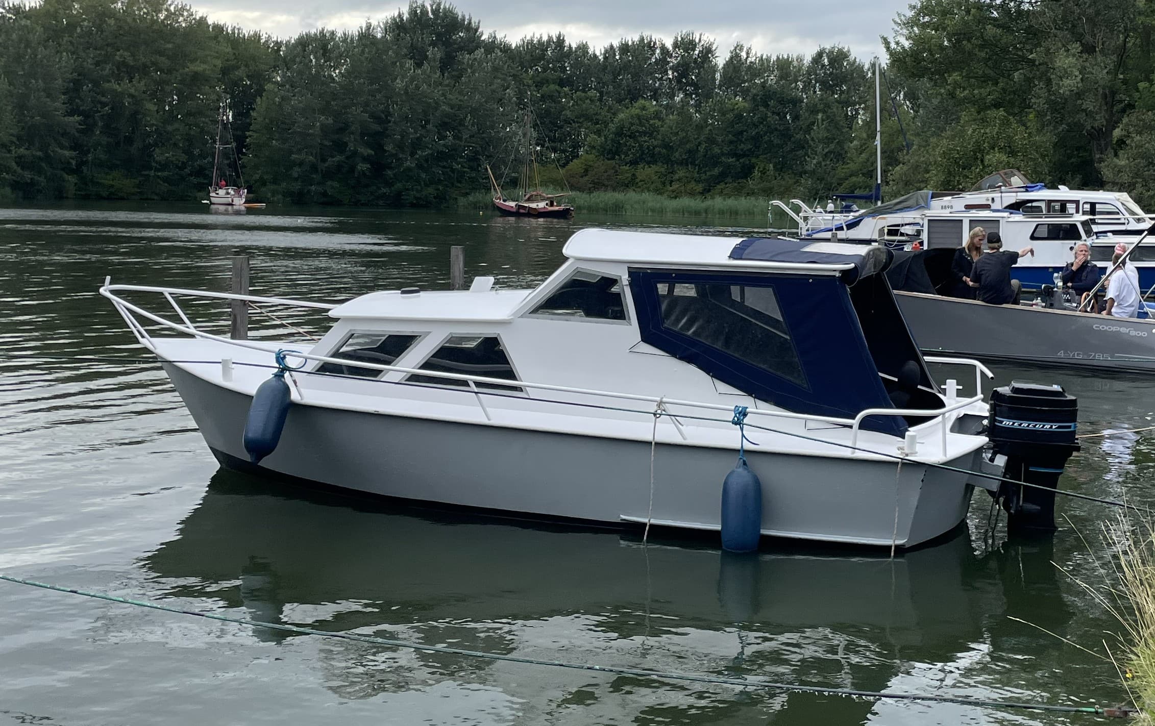 Stalen kajuitboot 6,6 meter lang 50 pk Mercury - Afbeelding 1