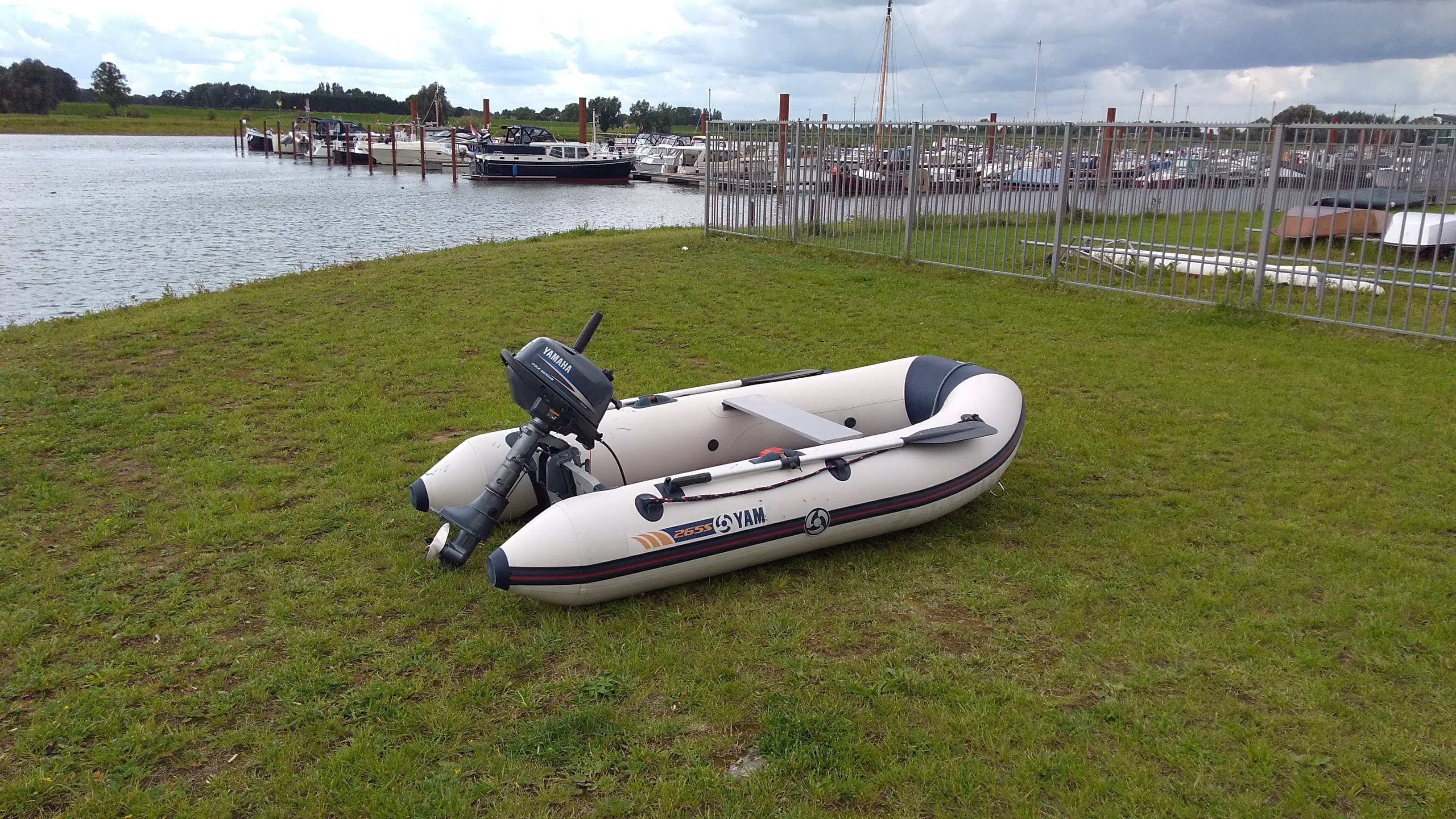 Complete YAM 265S Rubberboot incl. Yamaha Buitenboordmotor & Strandwielen! - Afbeelding 1