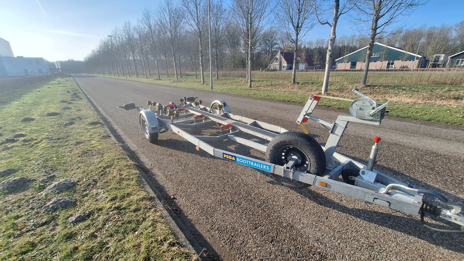 Te koop mooie Boottrailer PEGA V-Liner 1350 met waterdichte Led - Afbeelding 1