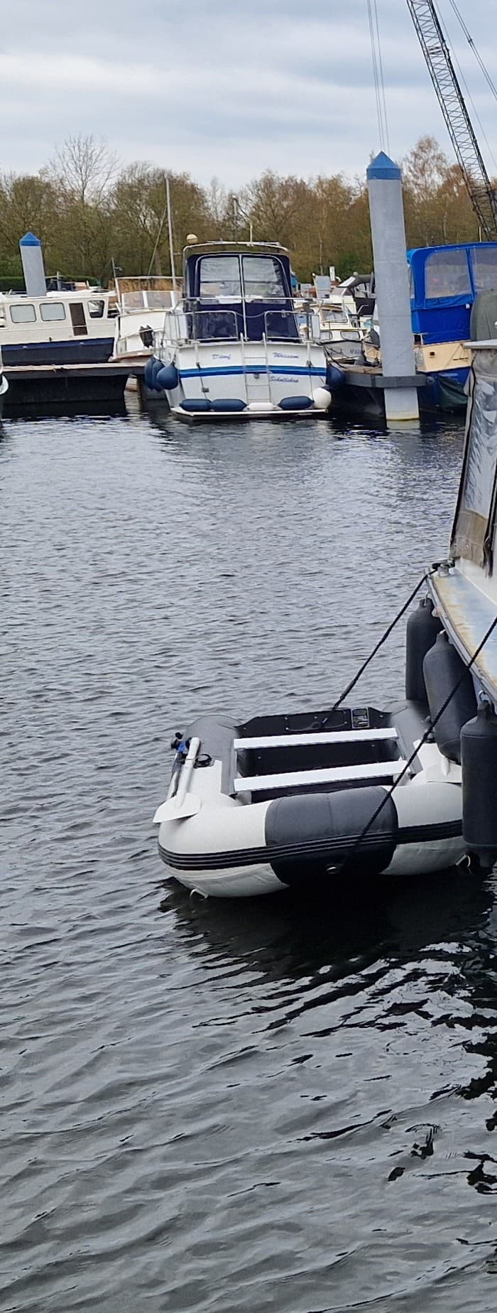Rubberboot uit 2026 - Afbeelding 1