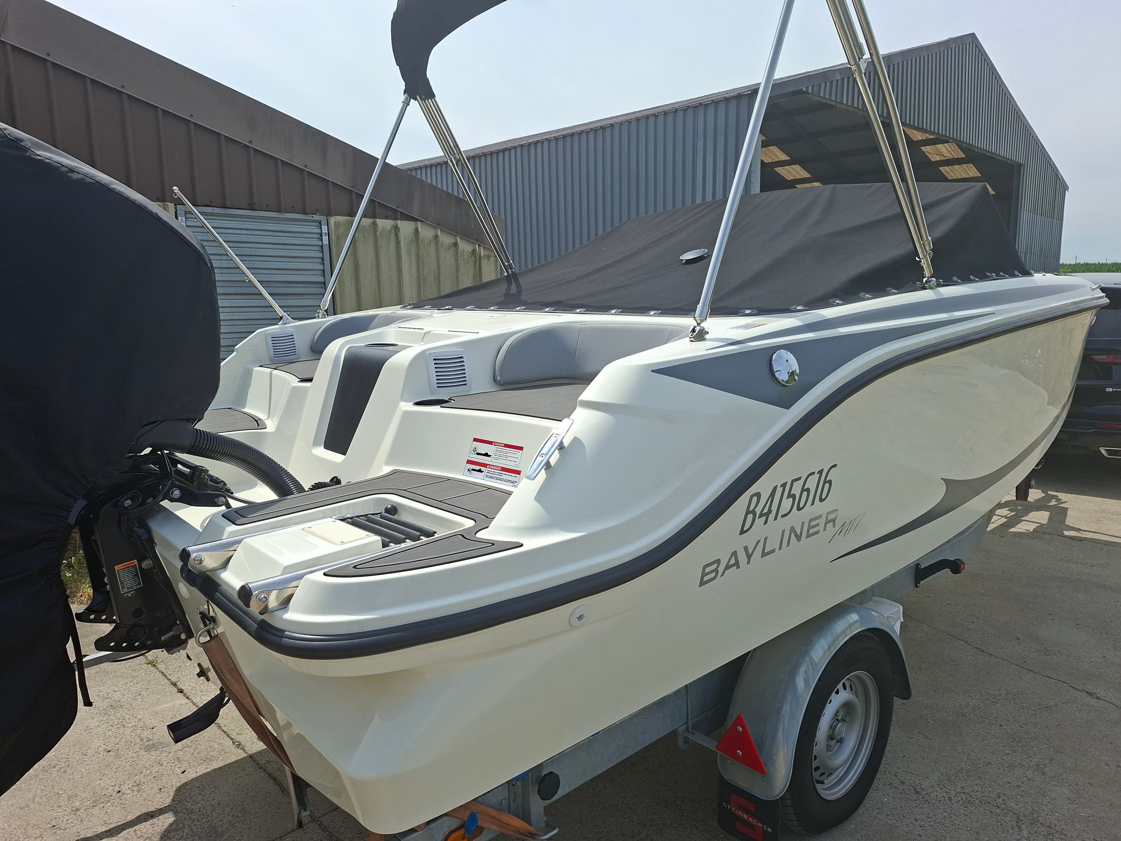 Bayliner M17 - Afbeelding 1